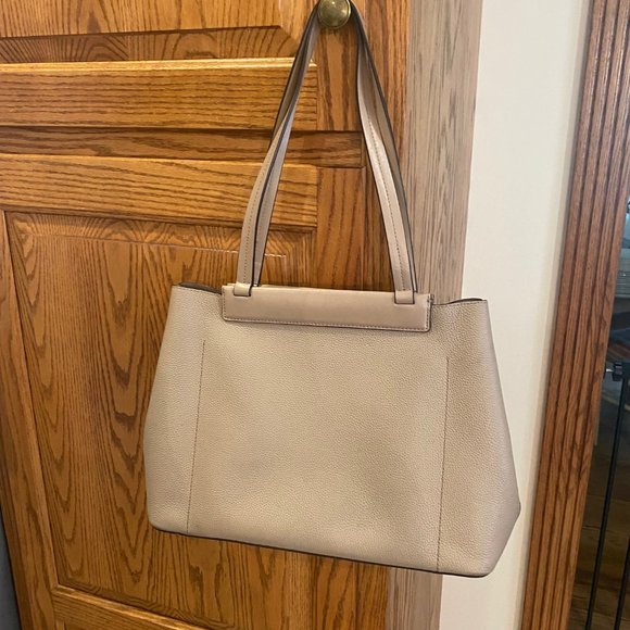 Michael Kors Tan Shoulder Bag - Picture 2 of 11
